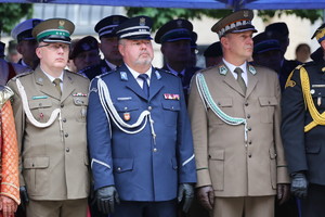 Komendant Morajko w trakcie uroczystości na placu matejki