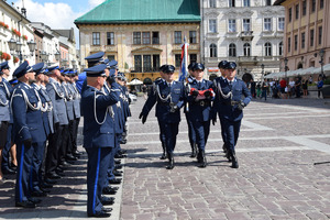 1wprowadzenie sztandaru Komendy Miejskiej Policji w Krakowie