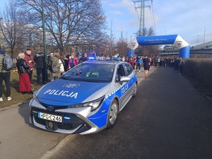 policjanci zabezpieczający Bieg Wielkich Serc