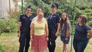 Policjantki i uczestnicy policyjnej prelekcji
