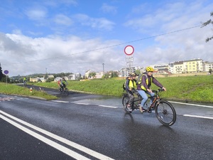 Rowerowe tandemy biorące udział w przejeździe