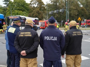Komendant i przedstawiciele służb nadzorują przebieg ćwiczeń
