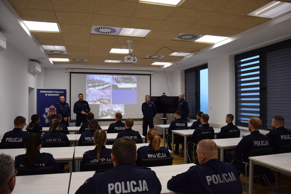 inauguracja kursu podoficerskiego w siedzibie Komisariatu V