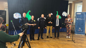01 Policjanci na spotkaniu w szkole