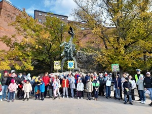 01 Dzieci pozują do zdjecia