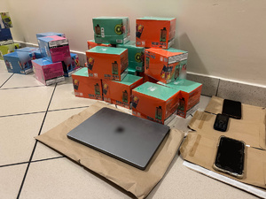 01 Zatrzymane Peny oraz telefony i komputer