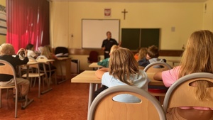 Bezpieczeństwo na drodze od najmłodszych lat - zajęcia z policjantami krakowskiej drogówki