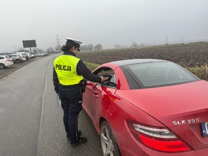 policjantka bada trzeźwość