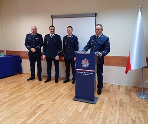 mł. insp. Wojciech Karnas przemawia do zgromadzonych