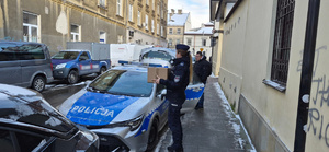 policjanci pod Przytuliskiem Św. Brata Alberta