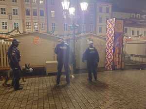 Kontrole służb w rejonie Jarmarku Wielkanocnego na Rynku Głównym