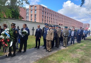 Komendant w trakcie uroczystego przemarszu