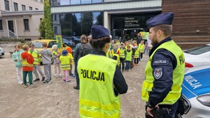Policjanci podczas odblaskowego przemarszu