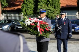 policjanci podczas uroczystości