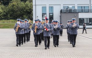 policjanci podczas uroczystości