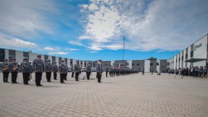 policjanci podczas uroczystości