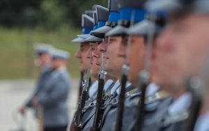 policjanci podczas uroczystości