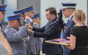 policjanci podczas uroczystości