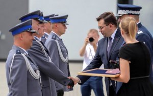 policjanci podczas uroczystości