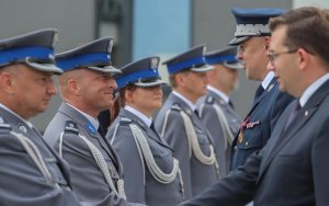 policjanci podczas uroczystości