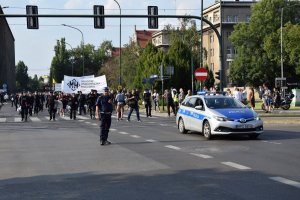 policjanci w trakcie zabezpieczenia marszu równości