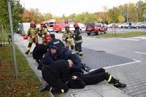 Ćwiczenia praktyczne policji oraz służb ratunkowych.