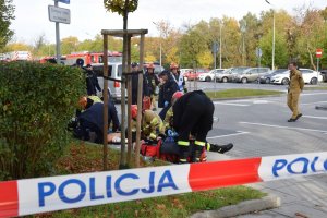 Ćwiczenia praktyczne policji oraz służb ratunkowych.