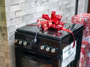kuchenka przekazana rodzinie potrzebującej
