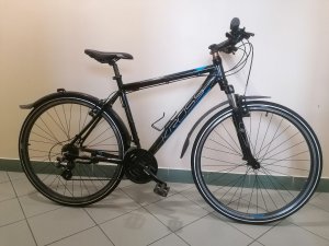 rower górski marki Kross koloru czarnego