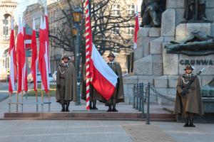 żołnierska warta pod Pomnikiem Grunwaldzkim  na placu Matejki
