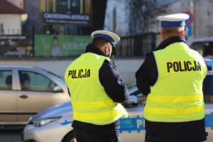 Policjanci Wydziału Ruchu Drogowego podczas zabezpieczania uroczystości