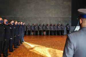 policjanci w trakcie ślubowania