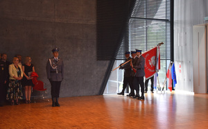 1 wprowadzenie sztandaru Komendy Miejskiej Policji w Krakowie