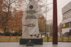 obelisk w hołdzie pomordowanym policjantom