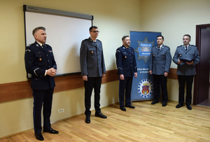 Komendant Miejski Policji w Krakowie wita swojego nowego zastępcę