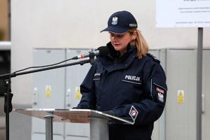 Przedstawicielka z Komendy Głównej Policji w trakcie przemówienia